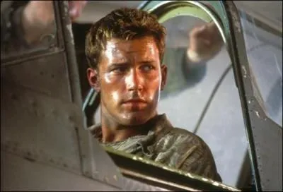 Jean-Pierre en prêtant sa voix à l'acteur de la question N°7, dans le film Pearl Harbor. La bataille Pearl Harbor est une attaque surprise de l'aéronavale japonaise sur la base navale américaine de Pearl Harbor. Quand cette attaque a-t-elle eu lieu ?