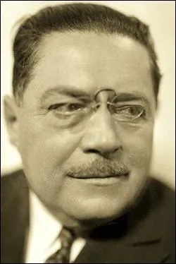 Romancier français, créateur du personnage Rouletabille, auteur d'oeuvres littéraires comme Le mystère de la chambre jaune ou le fantôme de l'opéra.