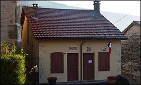 Cette petite ville compte 20 habitants. Quelle est cette ville ?