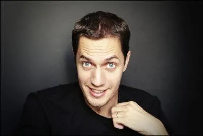 Sous quel nom d'emprunt connaît-on mieux ce chanteur et slameur français ?