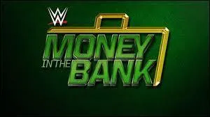 À Money in the Bank, il défend son titre dans une stipulation particulière. Match qu'il gagne, donc il conserve son titre. Et face à qui ?