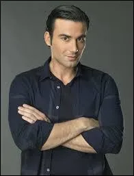 Comment Juan Marcos Arroyo a-t-il connu Angela Valdez ?