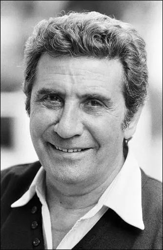 Gilbert Bécaud nous a chanté : " Je partirai". A quel temps de l'indicatif est conjugué le verbe partir dans le titre de cette chanson ?