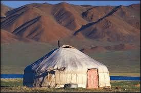 Comment s'appelle ce type d'habitation "nomade", très présent en Mongolie ?
