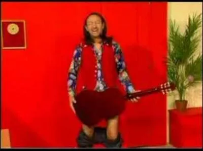 Nom de cet artiste espagnol, interprété par Kad Merad, qui a la particularité de jouer de la guitare avec son appareil génital ?