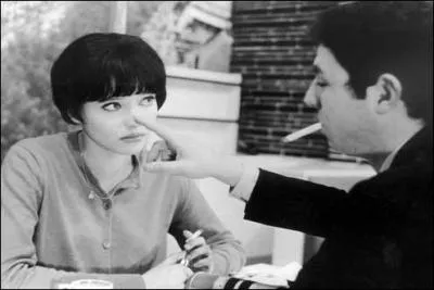 Dans le film "Vivre sa vie" de Jean-Luc Godard, quel titre de Jean-Ferrat entend-on en sourdine ?
