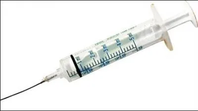 Dans une de ses chansons, que se passe-t-on de main en main dans les banlieues ?