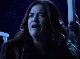 Pourquoi Aria pleure-t-elle sur cette photo ?