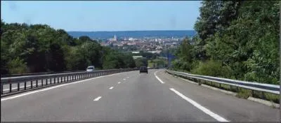 J'effectue un long trajet sur autoroute.
Avant de prendre le départ : je calcule le temps du trajet.