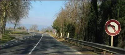 A la prochaine intersection, je peux tourner à gauche.