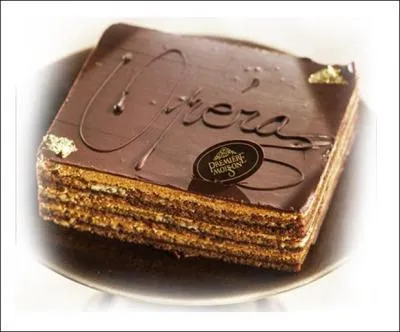 Quel est le nom de ce biscuit fait de génoise, composé de blancs en neige et de poudre d'amande, qui entre dans la composition de l'Opéra ?