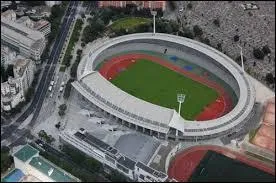 La Stade Charléty se situe à ...