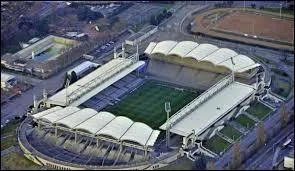 Vous allez voir un match au Stade de Gerland. Vous serez à...