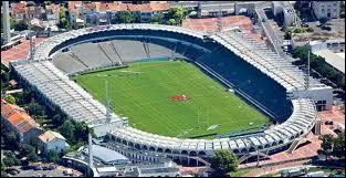 Dans quelle ville se situe le Stade Chaban-Delmas ?