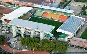 Geoffroy Guichard est le nom du stade situé à ...