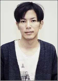 Pour finir, une question sur le mangaka : quel âge a-t-il en 2015 ?