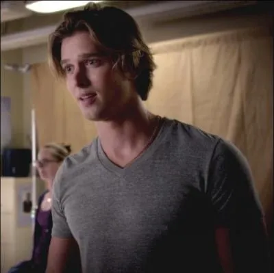 Qu'a-t-elle fait pour ne pas qu'il ne se pose de questions sur elle ?