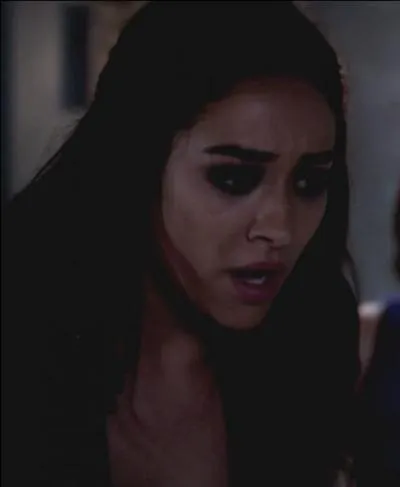 Qu'est-ce qu'a fait Emily pour se venger de Sara Harvey ?