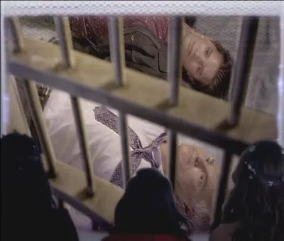 Qu'est-ce que Charles/-A a fait &agrave; Jason et Kenneth DiLaurentis ?