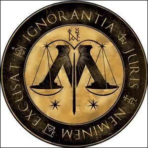 Quelle est la devise du ministère de la magie dans le 7 partie 1 quand il est contrôlé par les mangemorts ?