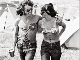 Quel festival des années 60 est emblématique de la culture hippie ?