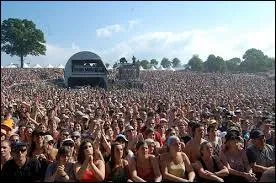 Quel festival se déroule à Saint-Laurent-de-Cuves dans la Manche ?