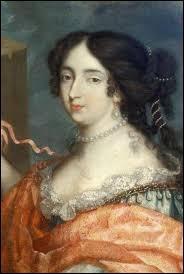 Petite-fille du huguenot Agrippa d'Aubigné, elle épousa le très catholique roi Louis XIV, qui est-elle ?