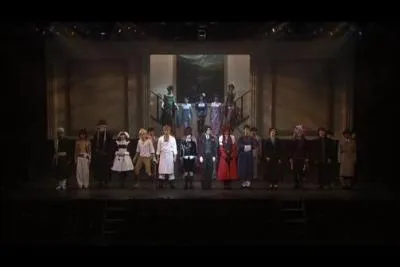 On passe aux comédies musicales. Les questions suivantes sont sur la première. Que doit obtenir Ciel des Japonais ?