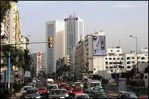 Des touristes français arrivent à Casablanca. Dans quel pays se trouvent-ils ?