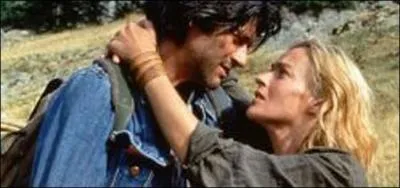 1999 : après quinze ans passés en Afrique, Angèle (Alexandra Vandernoot) revient dans sa région natale, le Pays Cathare.....