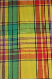 Quel est ce tissu de couleurs vives, à chaîne de soie et à trame de coton ?