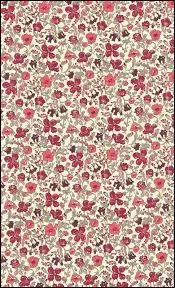 Quel est ce tissu décoré de petits motifs à fleurs utilisé pour la décoration et l'habillement ?
