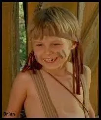 Comment s'appelle leur petit frère ?