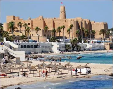 A qui appartient la chanson "Hier à Sousse" ?