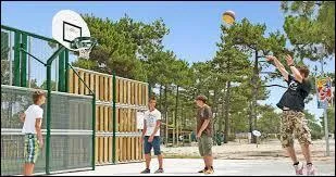 Lors de la fureur du mercredi soir, quel personnage d&eacute;partageait les filles des gar&ccedil;ons, jou&eacute; par Laetitia ? (Personnage plus qu'hilarant ! )