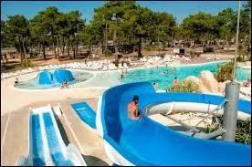 Dans les toboggans aquatiques, il est interdit :