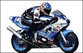 Il portait des culottes de bottes deChantées par :