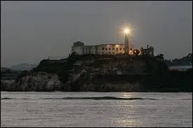 L'île d'Alcatraz est mondialement connue pour abriter une célèbre prison fédérale américaine de haute sécurité. Cette dernière, en activité de 1934 à 1963, est par la suite devenue un haut lieu du tourisme. Où se situe cette île d'Alcatraz ?