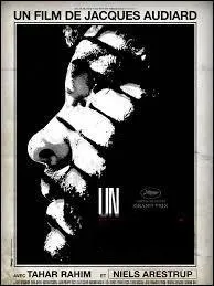 Voici un long-métrage français sorti en 2009 et réalisé par Jacques Audiard. Un jeune délinquant à peine incarcéré devient le larbin d'un clan de mafieux corses. Ce film s'intitule :