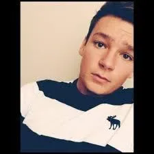 Qui est ce youtubeur qui fait aussi partie de la chaîne WiVie ?