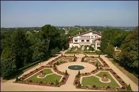 Hélène doit faire sa cure à Cambo-les-Bains. Malheureusement, elle ne sait pas dans quelle région elle doit se rendre. Pouvez-vous l'aider ?