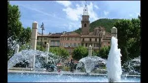 Maurice et Antoinette partent en cure à Digne-les-Bains. Ils doivent se rendre en région ...