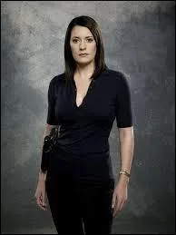 Quand Emily Prentiss doit disparaitre, quels sont les deux agents, qui sont au courant qu'elle n'est pas décédée ?