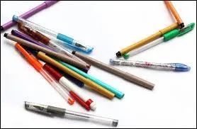 On s'en sert pour écrire les devoirs.Il s'agit...