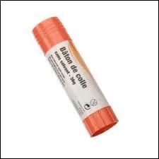 "Je colle tout sur tout". Soit le slogan de la colle...