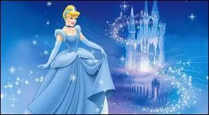 Que laisse Cendrillon en s'enfuyant du palais, alors que le prince dansait avec elle ?