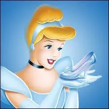Comment la belle-mère tente-t-elle (désespérement) d'empêcher Cendrillon d'épouser le prince ?