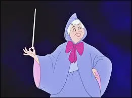 Quelle fée permet à Cendrillon d'aller au bal ?