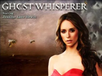 Dans "Ghost Whisperer", Melinda Gordon a la capacité de...