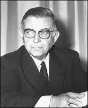 « L'existence précède ... » est une de ses idées.